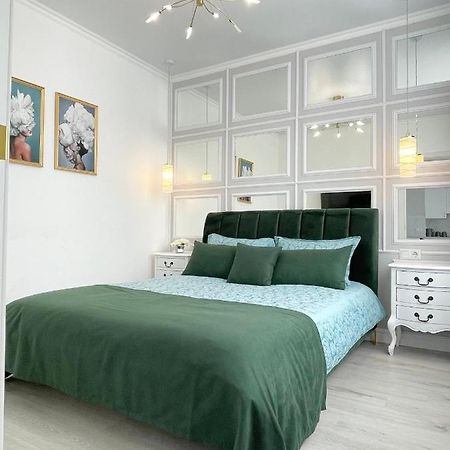 Luxury Emerald Apartments Irpin Extérieur photo