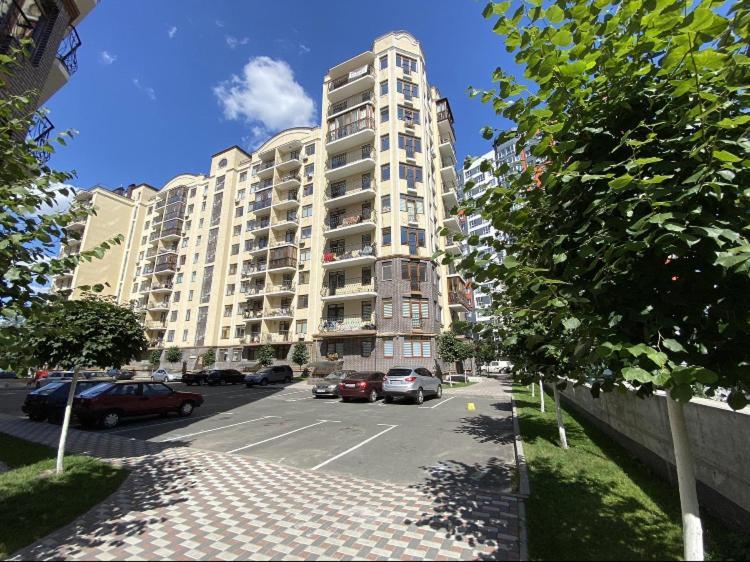Luxury Emerald Apartments Irpin Extérieur photo