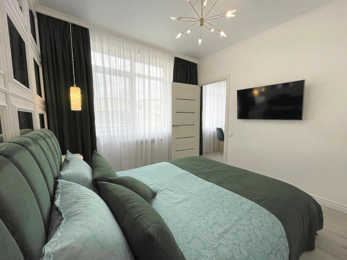 Luxury Emerald Apartments Irpin Extérieur photo