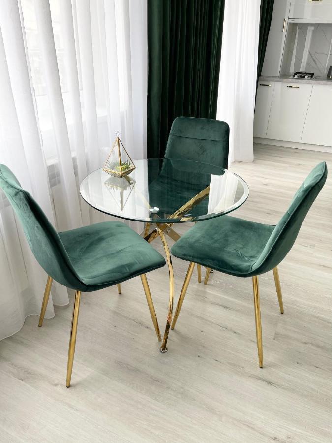 Luxury Emerald Apartments Irpin Extérieur photo