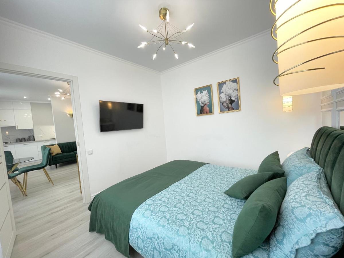 Luxury Emerald Apartments Irpin Extérieur photo