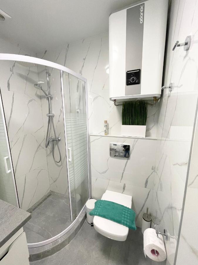 Luxury Emerald Apartments Irpin Extérieur photo
