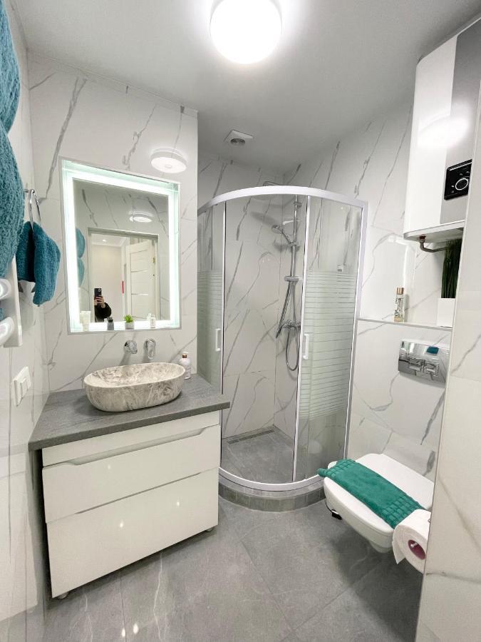 Luxury Emerald Apartments Irpin Extérieur photo