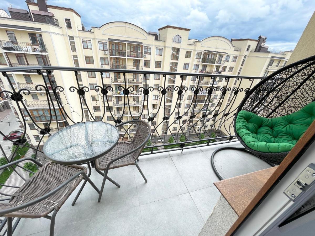 Luxury Emerald Apartments Irpin Extérieur photo