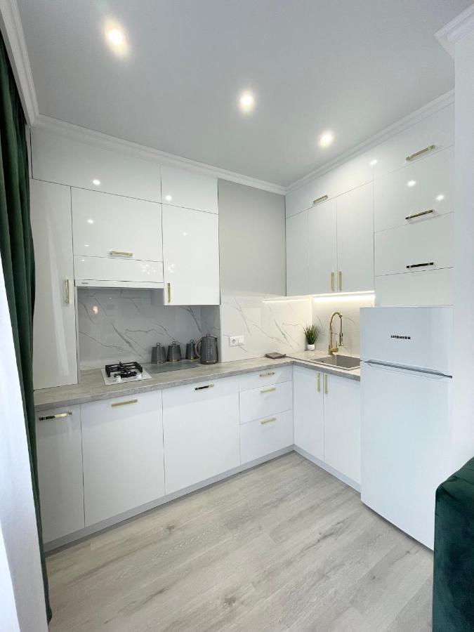 Luxury Emerald Apartments Irpin Extérieur photo